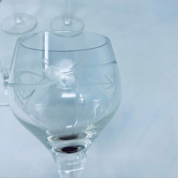 Set of 4 Vintage Long Stem Wine Glasses - Picture 2 of 6